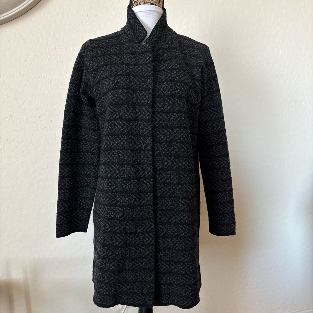 Chiaramente Elegant Textured Women's Cardigan. 70% wool. Made in Italy.